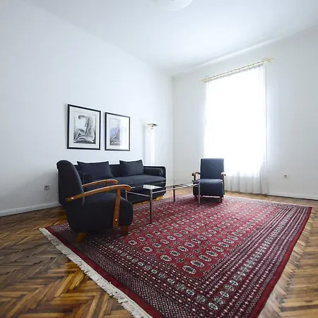 Sokolovica Apartamento *